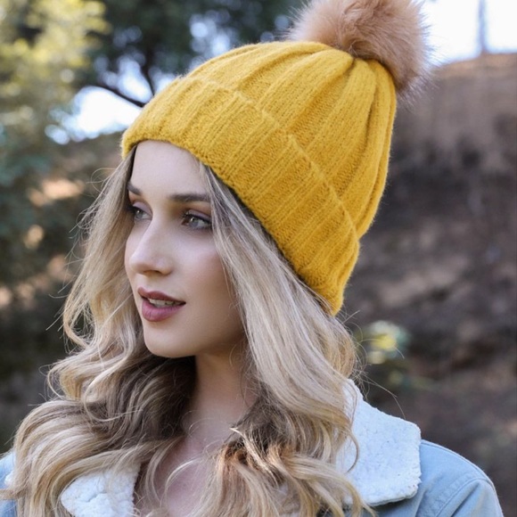 BLACK soft knit ribbed pom pom beanie hat - Picture 5 of 7